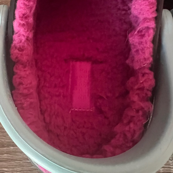 New Crocs Black and Pink Clogs Size 7 - Picture 6 of 12